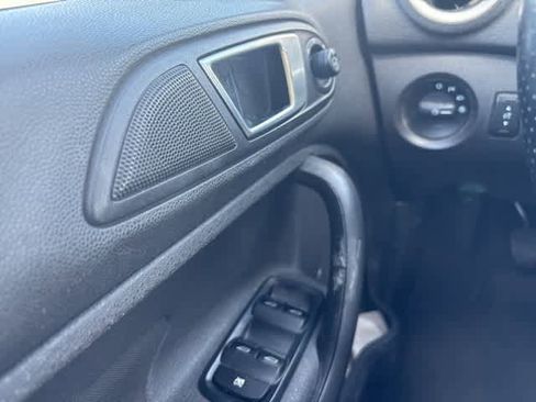 Used 2014 Ford Fiesta SE image 17
