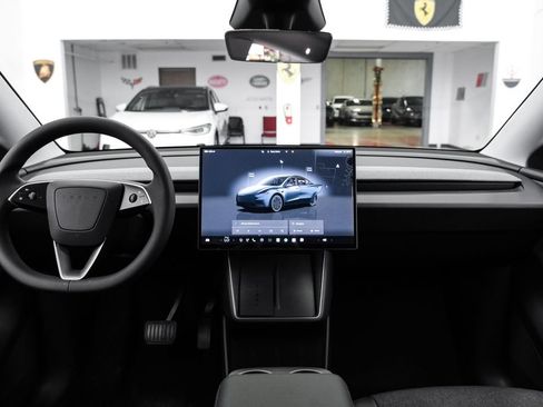 Used 2026 Tesla Model Y 2WD image 13