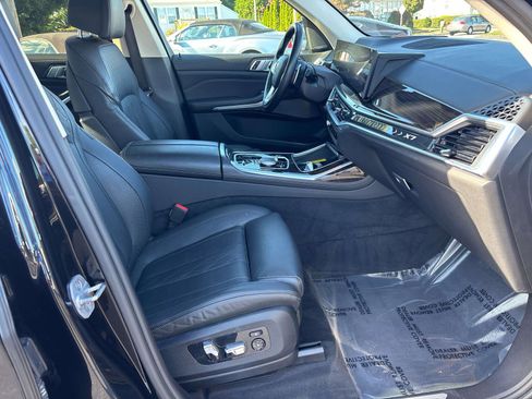 Used 2023 BMW X7 xDrive40i w/ Premium Package image 19