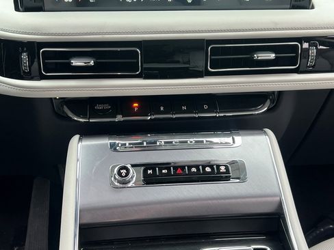 New 2026 Lincoln Aviator AWD image 17