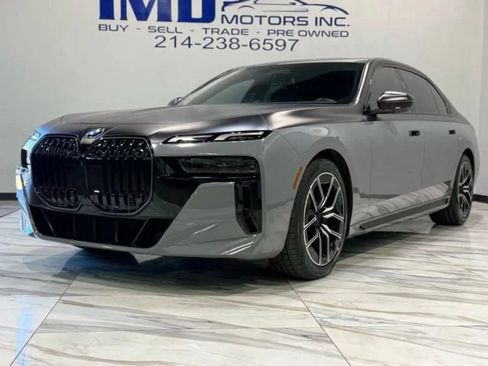 Used 2025 BMW 760i xDrive w/ Executive Package AWD/4WD image 2