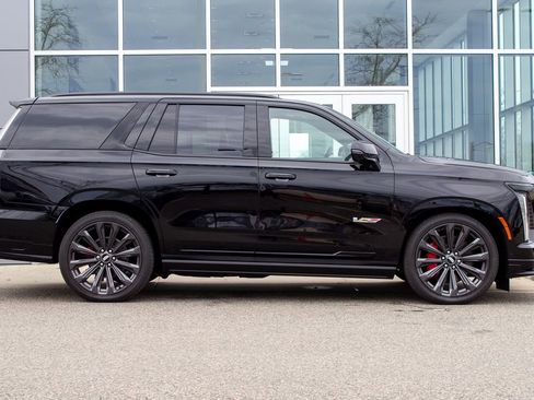 Used 2025 Cadillac Escalade V AWD/4WD image 4