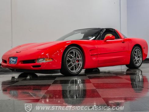 Used 1998 Chevrolet Corvette Coupe w/ Roof Pkg RWD image 21
