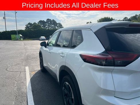 Used 2025 Nissan Rogue SV AWD/4WD image 3