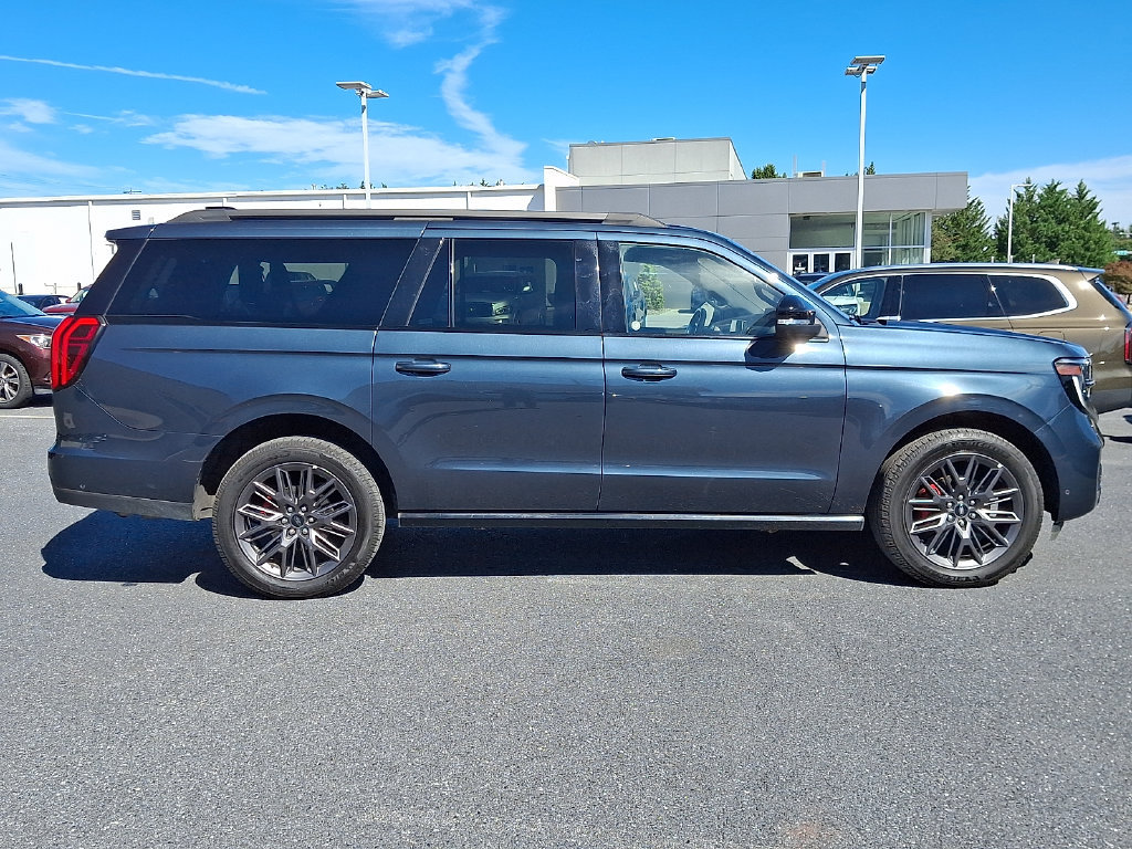 Used 2025 Ford Expedition Max Platinum w/ Stealth Performance Package AWD/4WD image 7