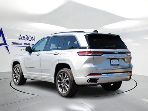 Used 2023 Jeep Grand Cherokee Overland RWD image 2