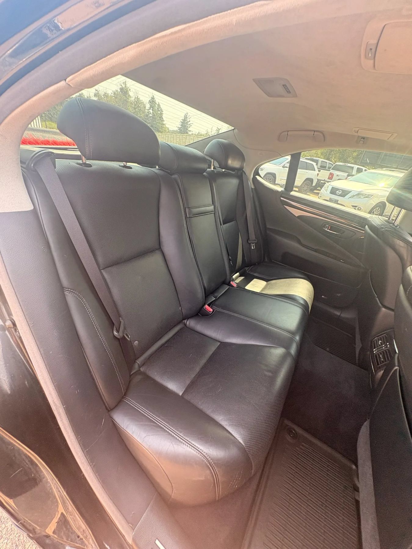 Used 2013 Lexus LS 460 AWD w/ Comfort Pkg image 36