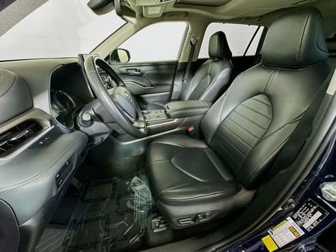 Used 2023 Toyota Highlander XLE FWD image 12