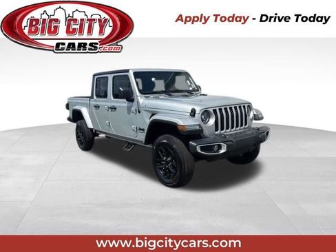 Used 2022 Jeep Gladiator Sport AWD/4WD image 1