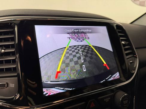 Used 2021 Jeep Grand Cherokee Laredo X AWD/4WD image 19