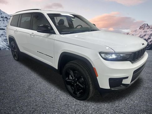New 2025 Jeep Grand Cherokee L Altitude AWD/4WD image 2