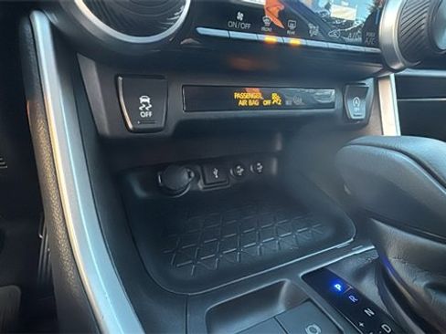 Used 2021 Toyota RAV4 LE image 18