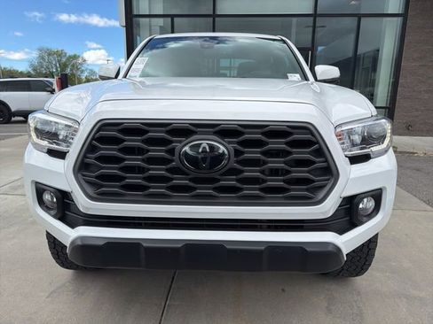 Used 2022 Toyota Tacoma TRD Off-Road w/ Technology Package AWD/4WD image 8