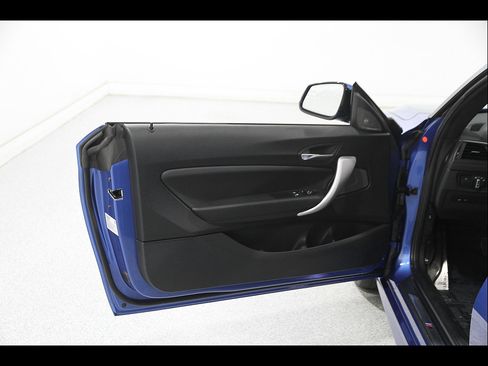 Used 2021 BMW 230i Coupe w/ M Sport Package RWD image 4