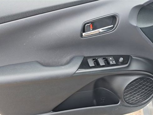 Used 2022 Toyota Prius LE image 10