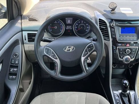Used 2017 Hyundai Elantra GT FWD image 17