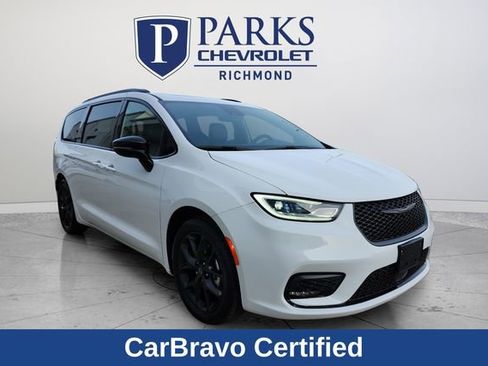 Used 2025 Chrysler Pacifica Limited image 1