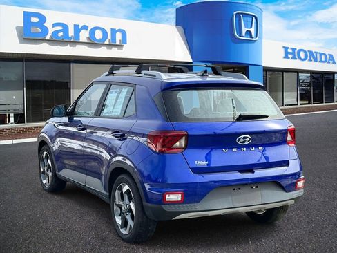 Used 2022 Hyundai Venue Limited FWD image 4