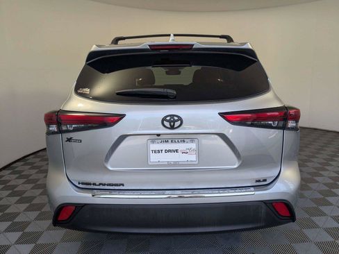 Used 2021 Toyota Highlander XLE FWD image 6