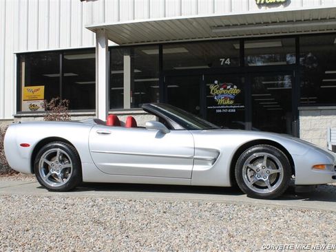 Used 2001 Chevrolet Corvette Coupe w/ Preferred Equipment Group2 RWD image 20