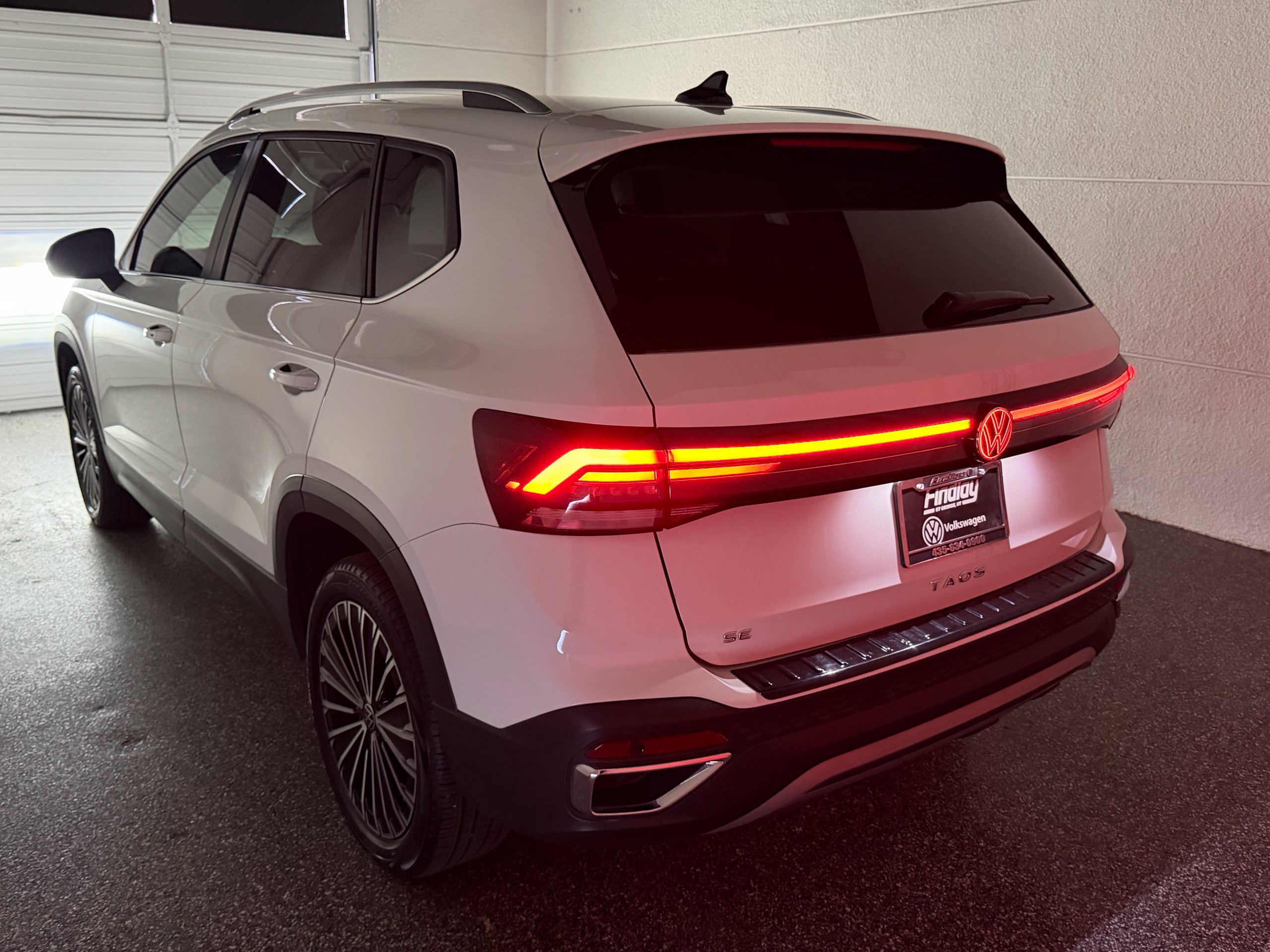 Certified 2025 Volkswagen Taos SE FWD image 47