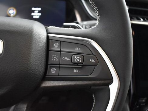 New 2025 Jeep Grand Cherokee Limited w/ Black Appearance Package AWD/4WD image 17