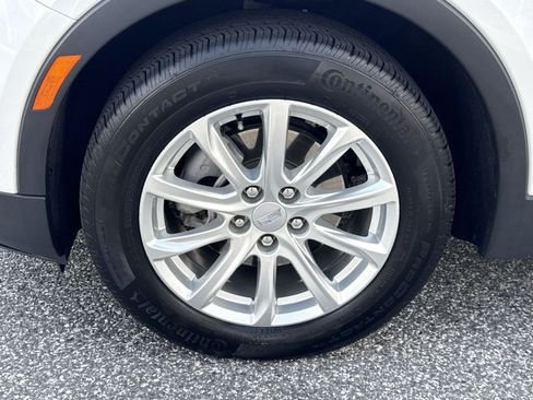 Used 2023 Cadillac XT4 Luxury w/ Cold Weather Package FWD image 12