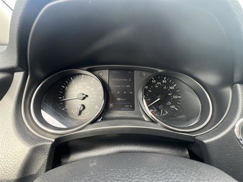 Used 2020 Nissan Rogue SV image 12