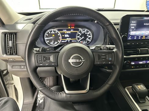 Used 2023 Nissan Pathfinder SL w/ Lighting Package (N92) AWD/4WD image 18