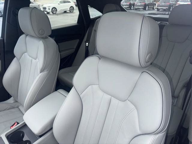 Used 2023 Audi Q5 2.0T Premium w/ Convenience Package AWD/4WD image 40
