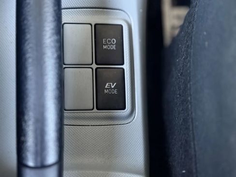 Used 2014 Toyota Prius C One image 28