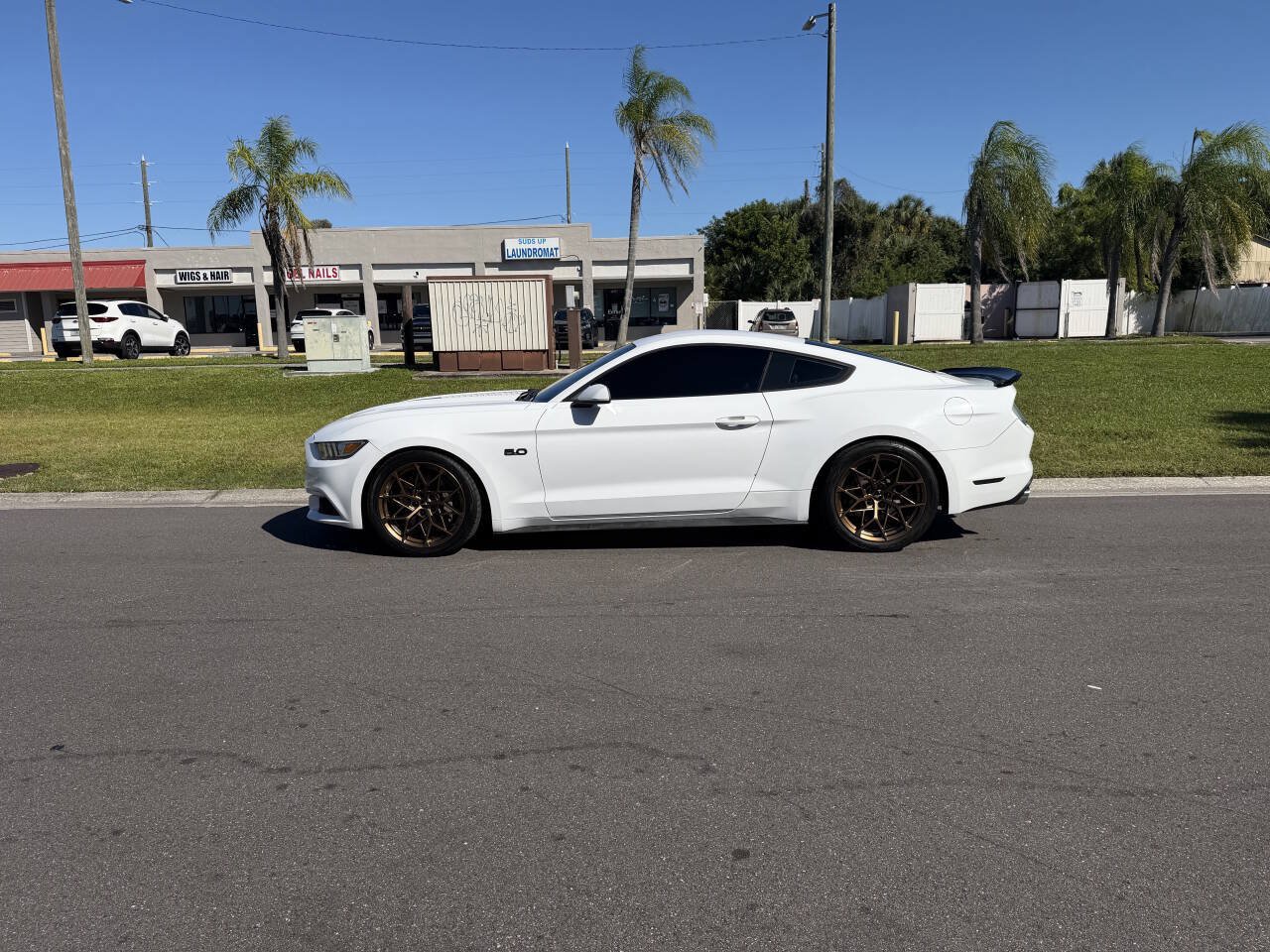 Used 2016 Ford Mustang GT RWD image 4