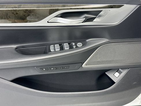 Used 2020 BMW 740i w/ Premium Package RWD image 22