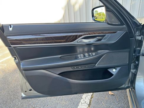 Used 2022 BMW 740i w/ M Sport Package RWD image 44