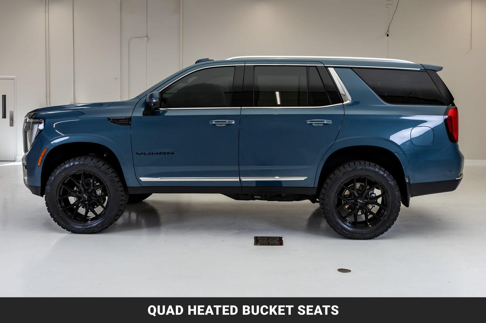 Used 2025 GMC Yukon Elevation AWD/4WD image 6