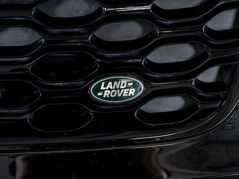 Used 2024 Land Rover Discovery Dynamic SE image 17