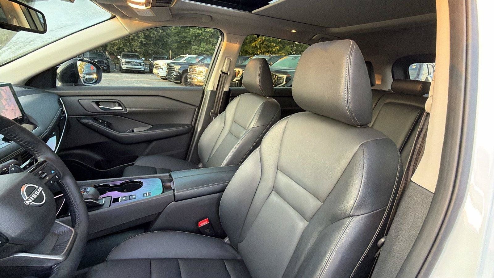Used 2025 Nissan Rogue SL w/ SL Premium Package FWD image 18