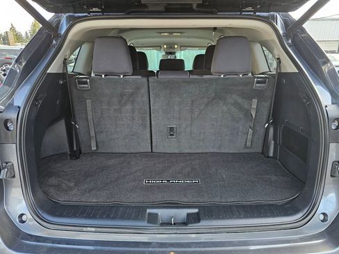 Used 2021 Toyota Highlander LE image 13