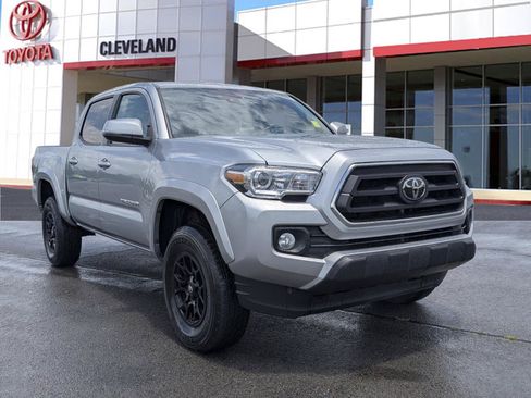 Used 2022 Toyota Tacoma SR5 w/ Technology Package RWD image 2