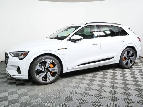 Used 2023 Audi e-tron Premium Plus w/ Premium Plus Package AWD/4WD image 33
