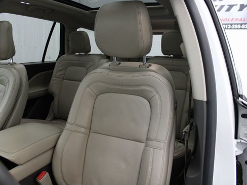 Used 2020 Lincoln Aviator Reserve w/ Equipment Group 201A image 18