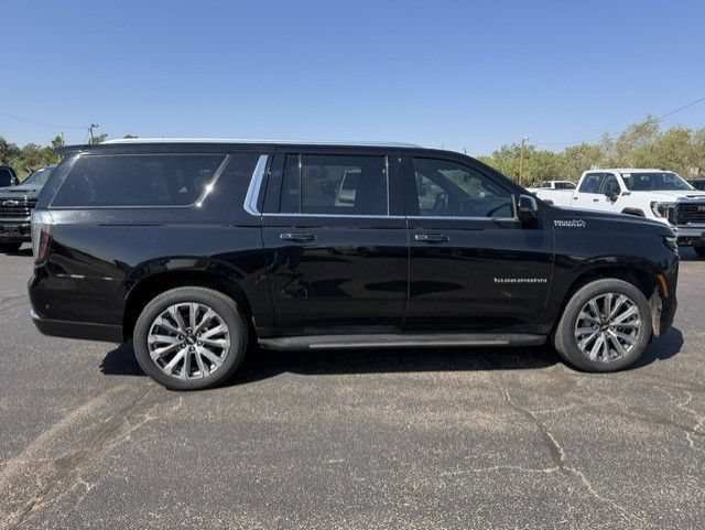 Used 2025 Chevrolet Suburban High Country AWD/4WD image 7