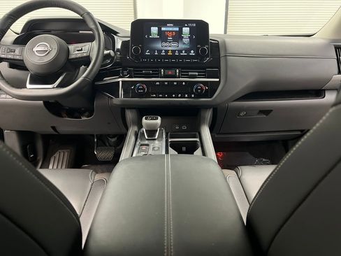 Used 2025 Nissan Pathfinder SL image 40