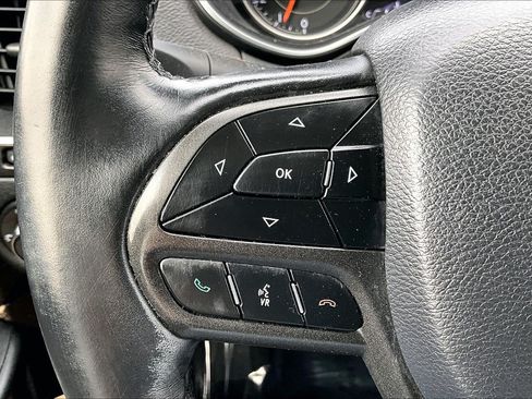 Used 2019 Jeep Cherokee Trailhawk AWD/4WD image 17