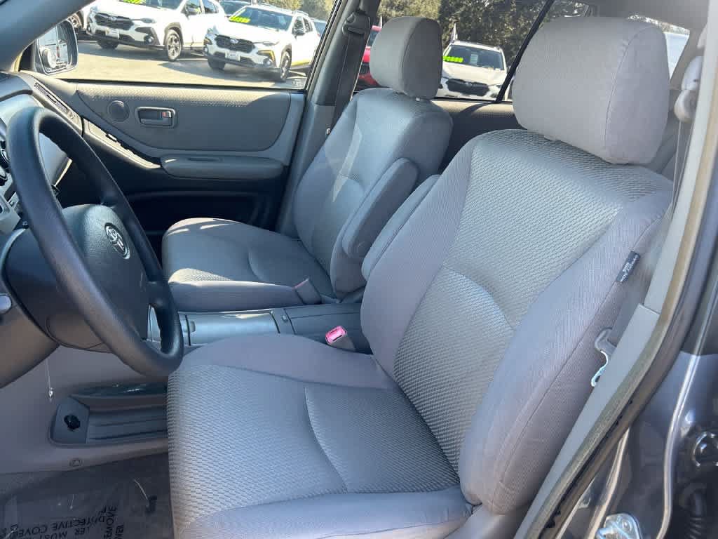 Used 2005 Toyota Highlander 2WD V6 w/ Preferred Pkg image 11