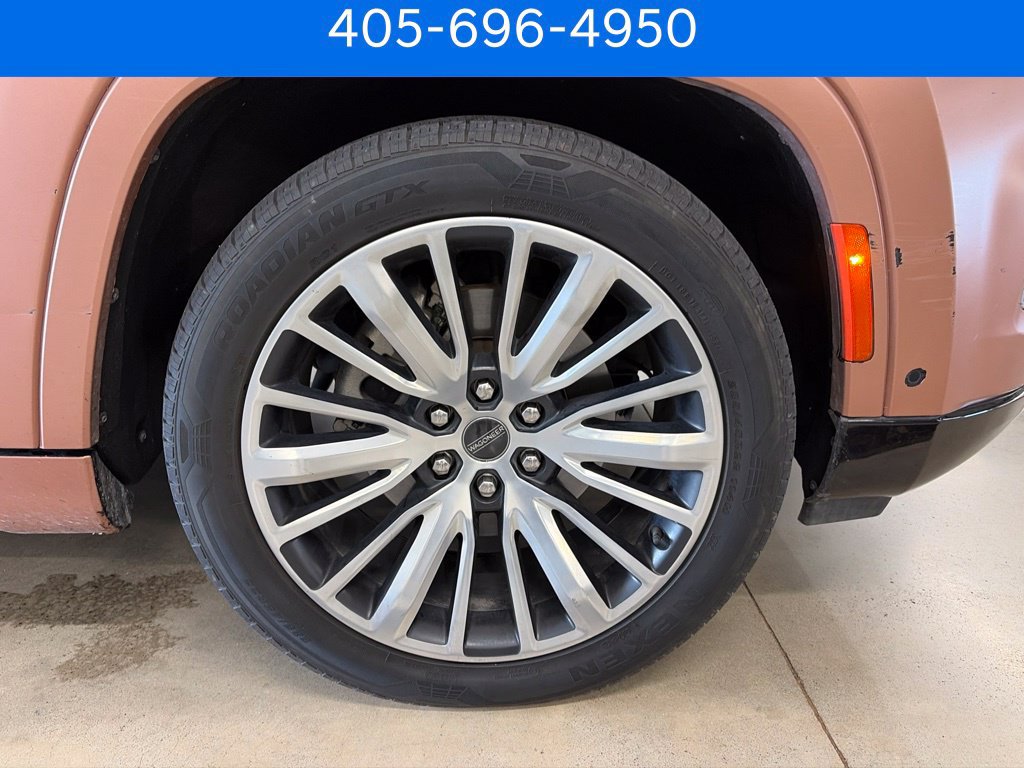 Used 2023 Jeep Grand Wagoneer Series III AWD/4WD image 18