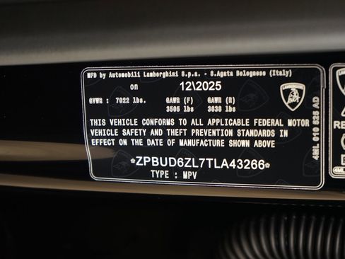 Used 2026 Lamborghini Urus SE image 37