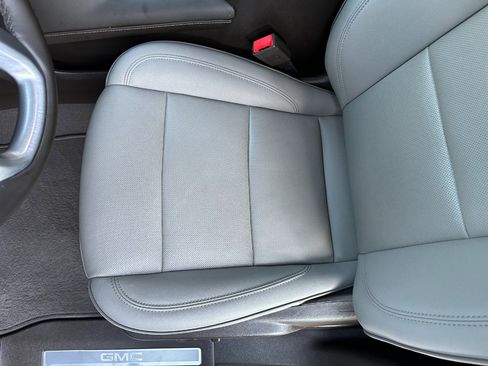 Used 2024 GMC Yukon XL SLT w/ SLT Luxury Package image 13