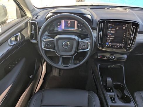 Certified 2025 Volvo XC40 B5 Core image 21