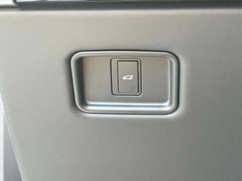 New 2025 Land Rover Range Rover SE image 22